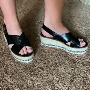 Vince Camuto worn once black platform sandals size 10